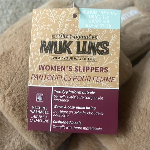 Muk Luks platform slippers - Picture 2 of 3